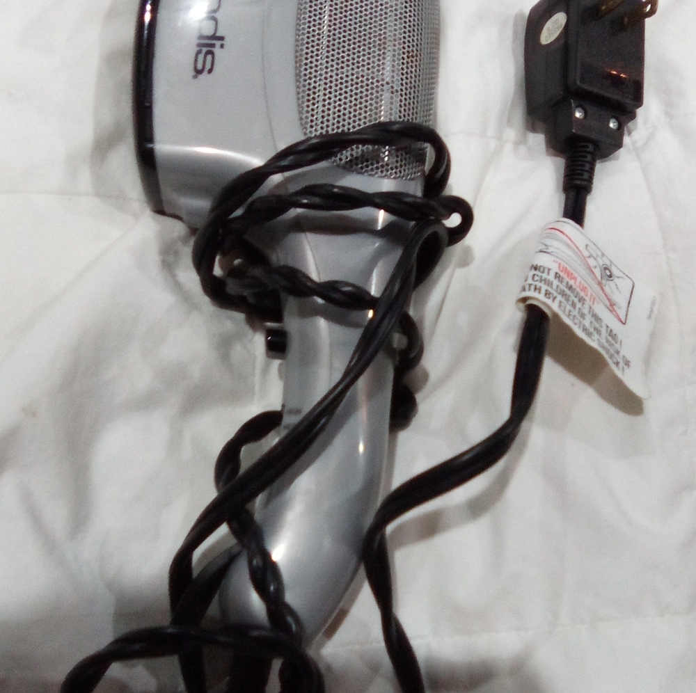 Andis Metallic Gray Hair Dryer
